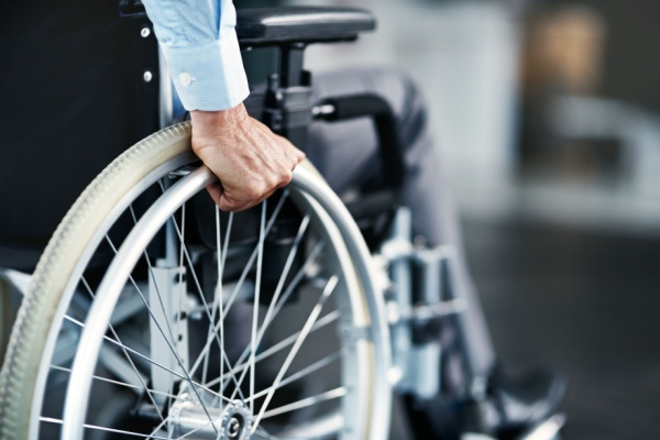 Fauteuils roulants et prothèses capillaires : une prise en charge renforcée !  